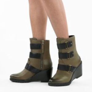 Sorel After Hours green leather wedge boot